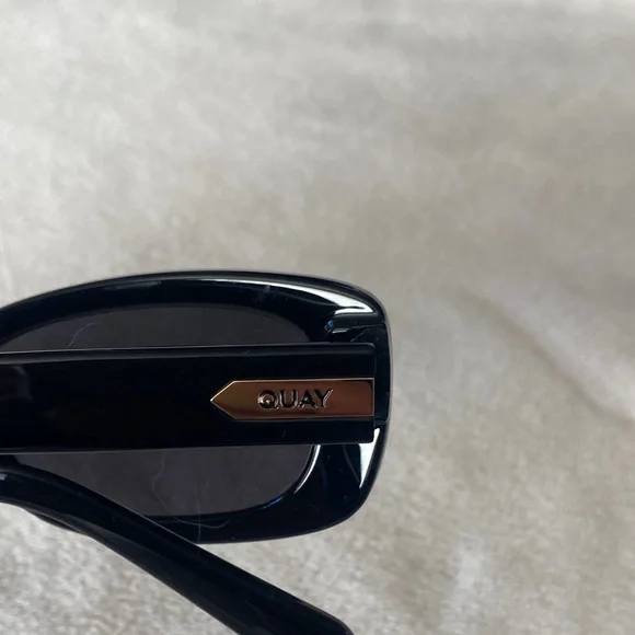Quay Black Polarized Sunglasses - Picture 3 of 5